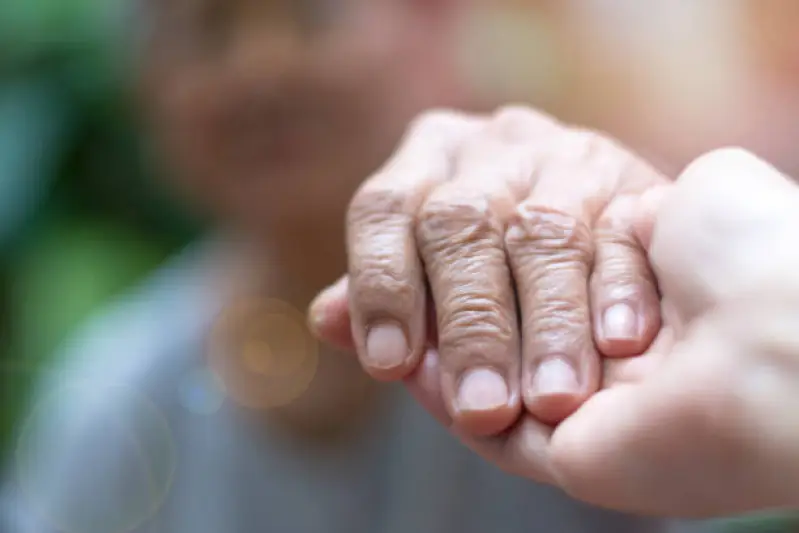 atendimento ao idoso com debilidade física